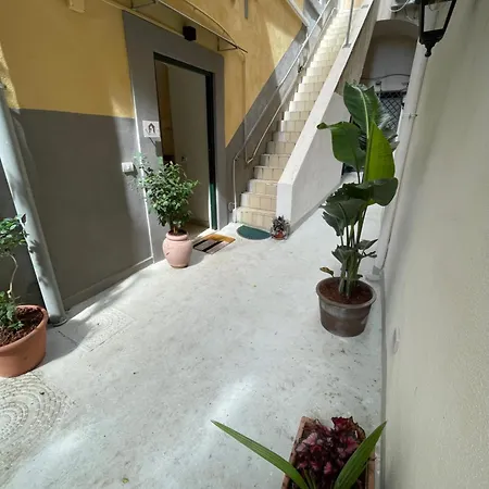 Domus Parthenope Deluxe Неаполь