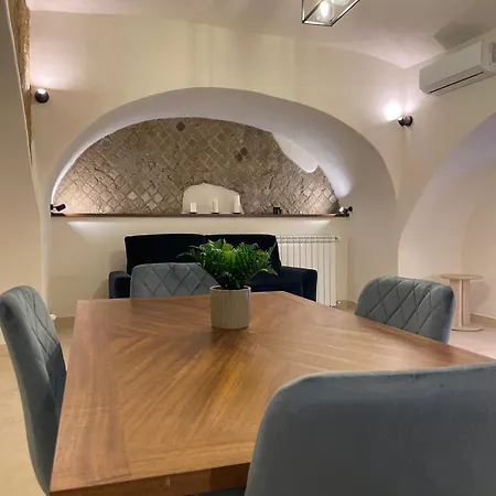 Domus Parthenope Deluxe Неаполь