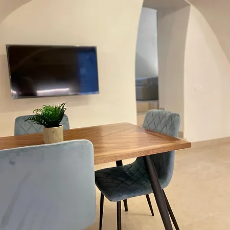 Domus Parthenope Deluxe Апартаменты Неаполь