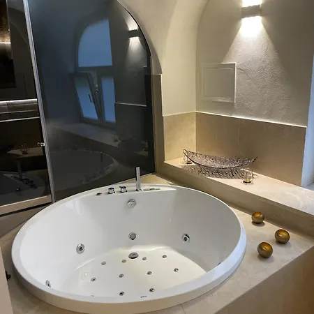 Domus Parthenope Deluxe Apartment